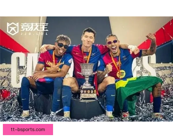 拉菲尼亚任意球世界波直挂死角点燃全场瞬间改写比赛走势震撼球迷