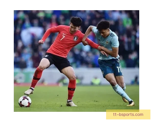 世界杯官方志愿者全新服装首次亮相引发热议 世界杯官方志愿者全新服装首次亮相引发热议